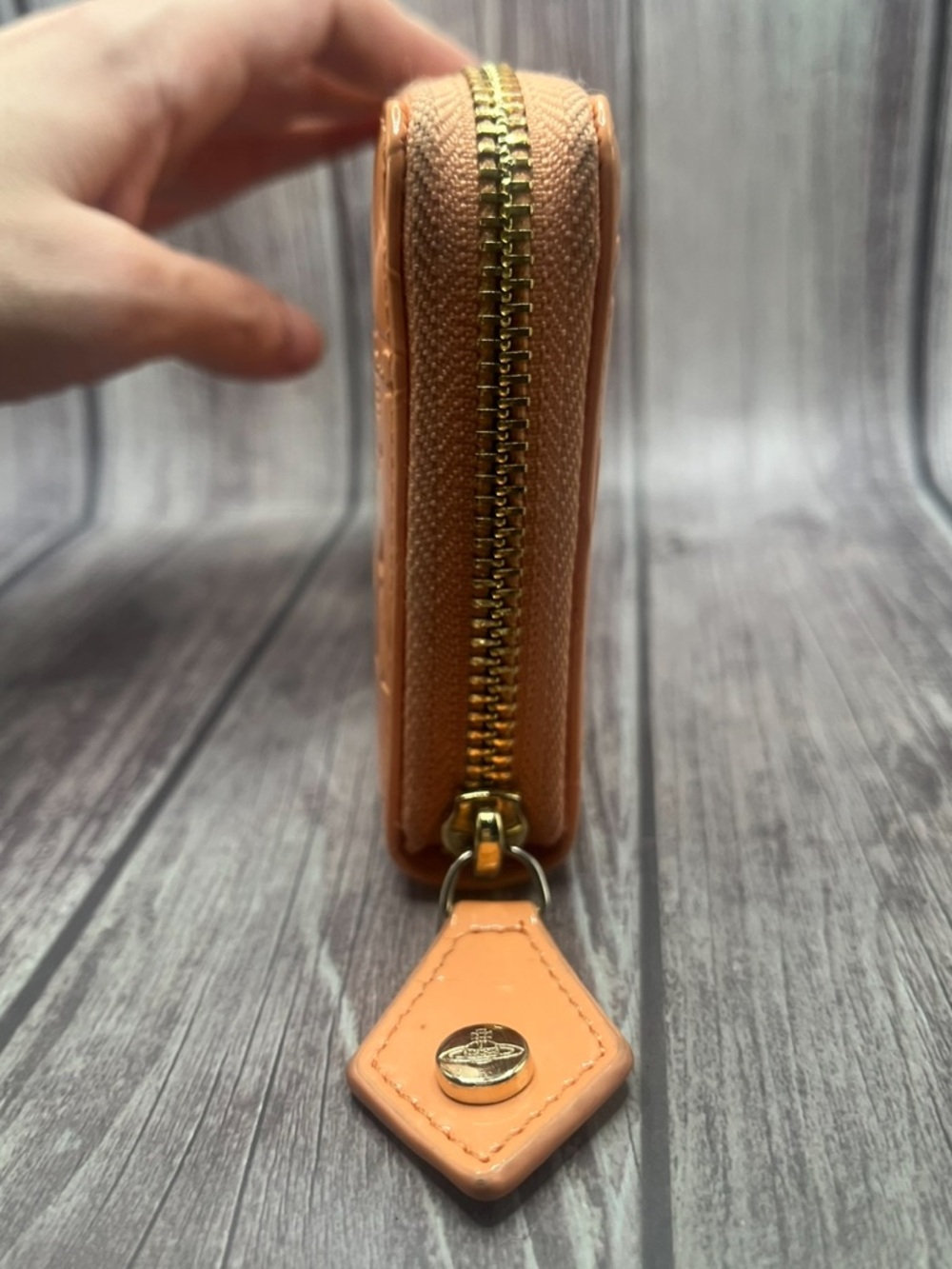 VIVIENNE WESTWOOD EUC Peach Embossed Patent Leather Orb Heart Initial Zip Wallet - Picture 6 of 16